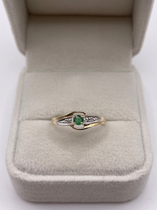 9ct gold emerald and diamond ring