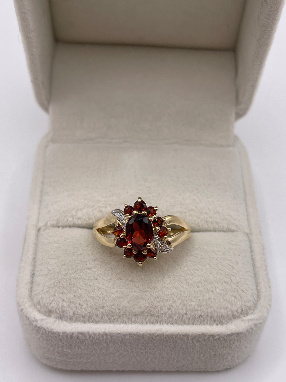 9ct gold garnet and diamond ring