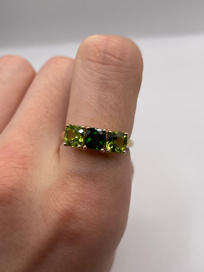 9ct gold peridot and diopsude ring