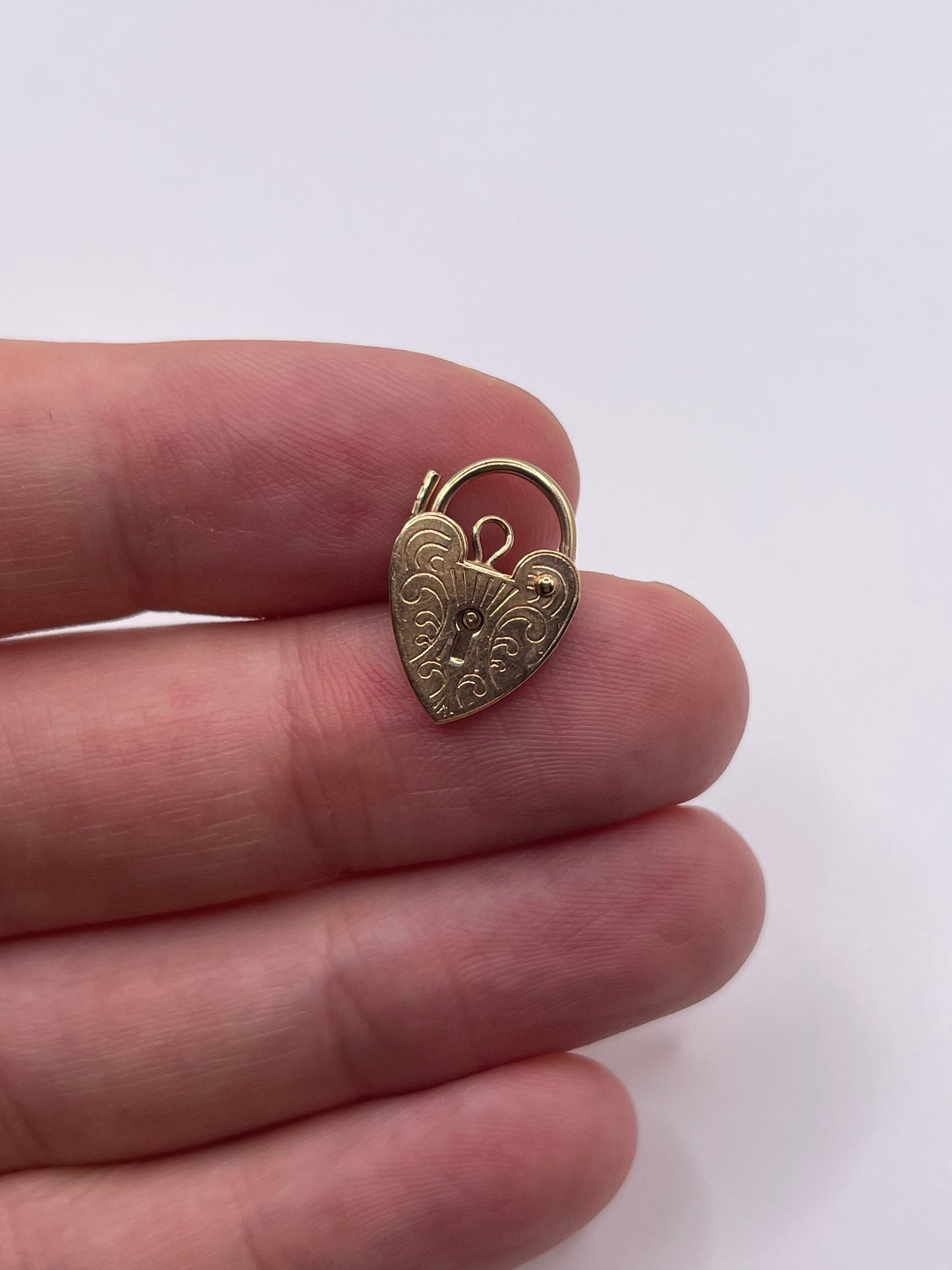 9ct gold engraved padlock 3