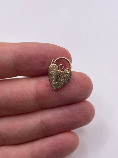 9ct gold engraved padlock 3