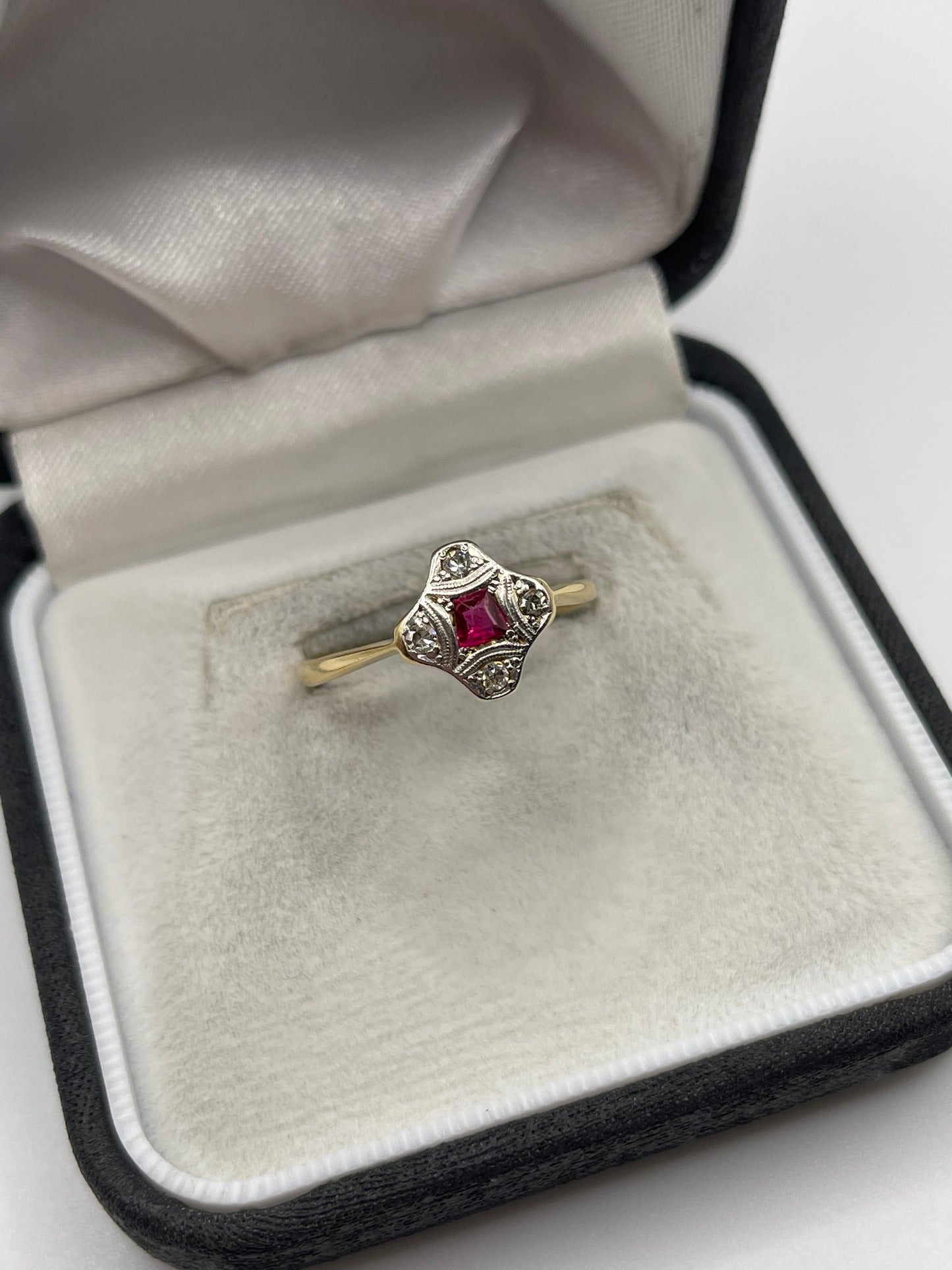 18ct gold ruby and diamond ring