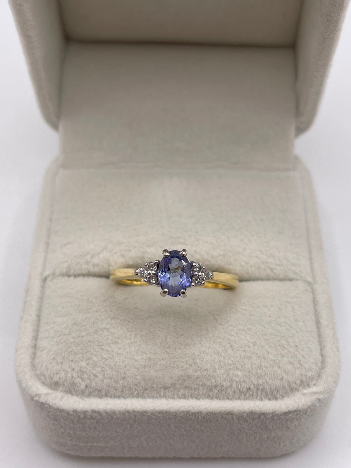 18ct gold tanzanite and diamond ring