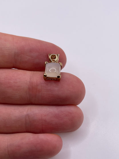 9ct gold moonstone pendant
