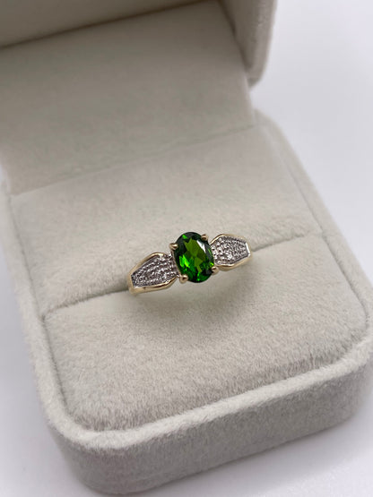 9ct gold diopside and diamond ring