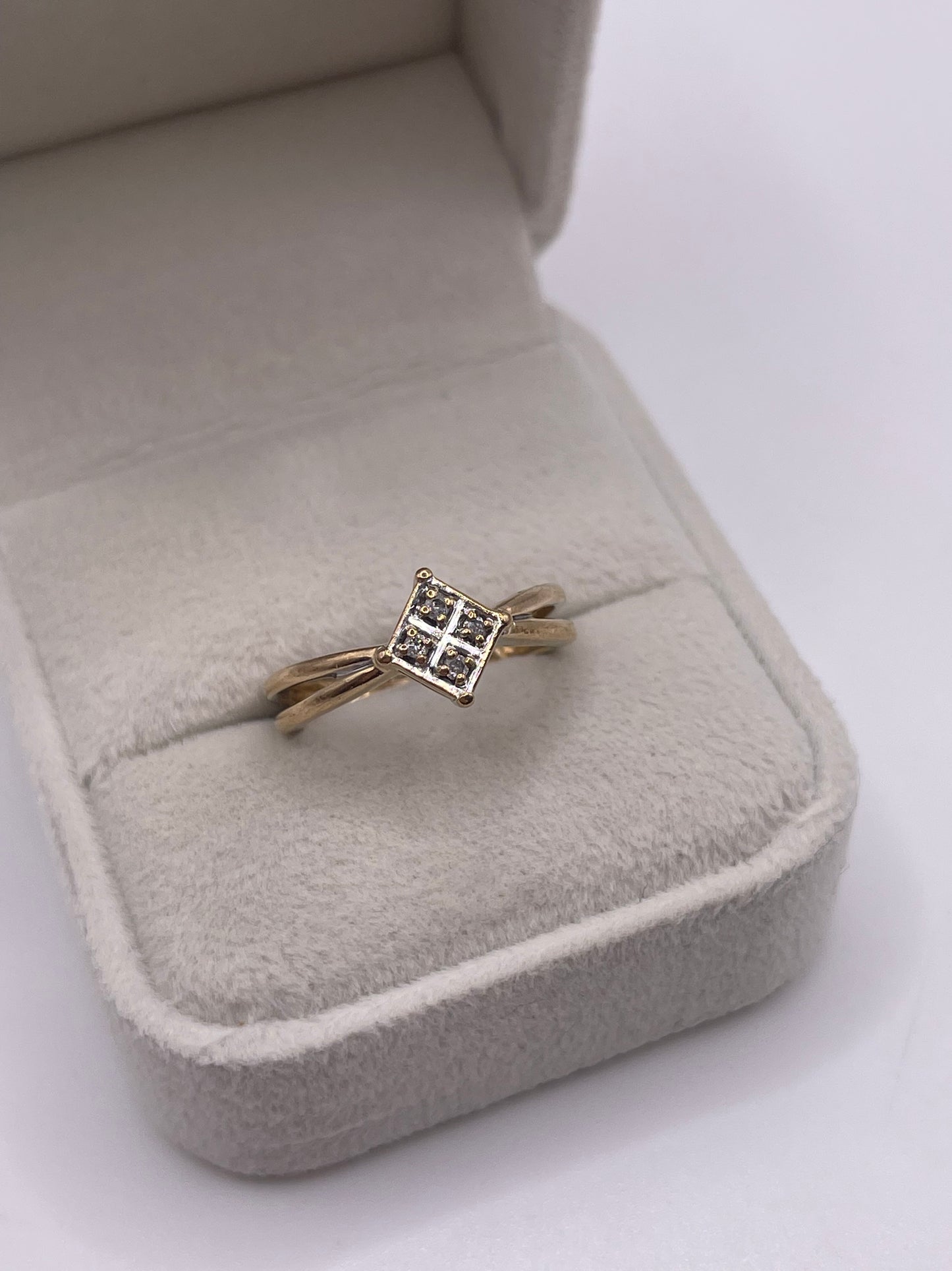 9ct gold diamond ring