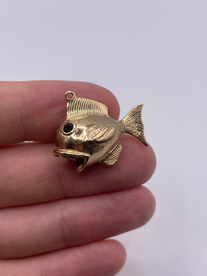 9ct gold garnet fish pendant