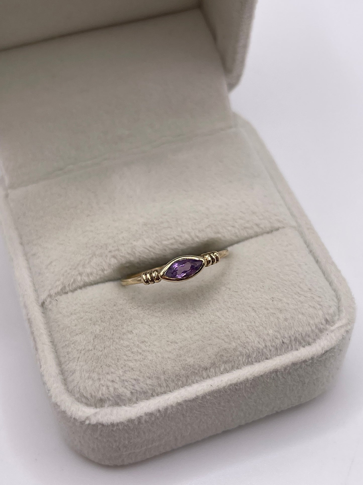 9ct gold amethyst ring