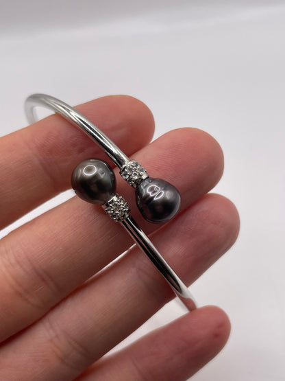 Silver pearl bangle