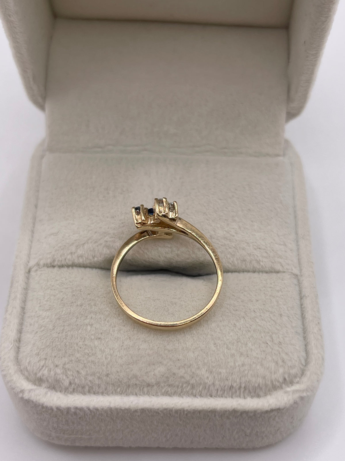 9ct gold sapphire and diamond ring