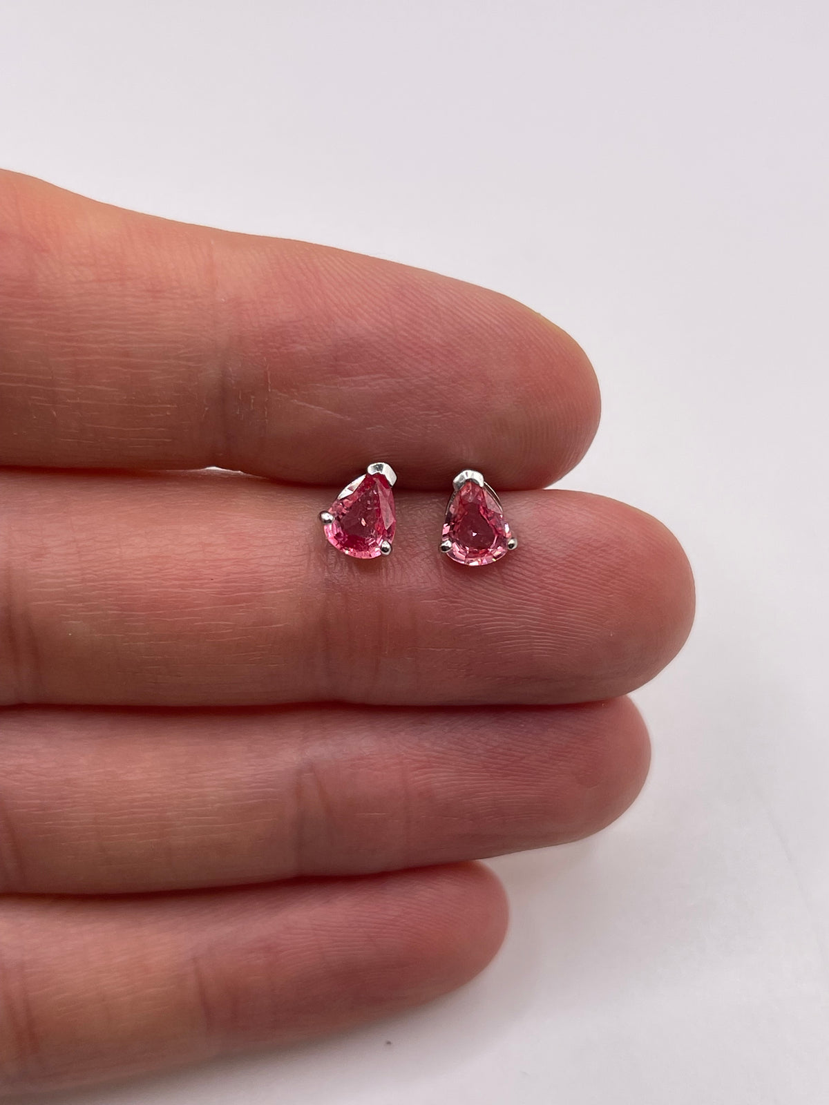 18ct white gold sapphire earrings