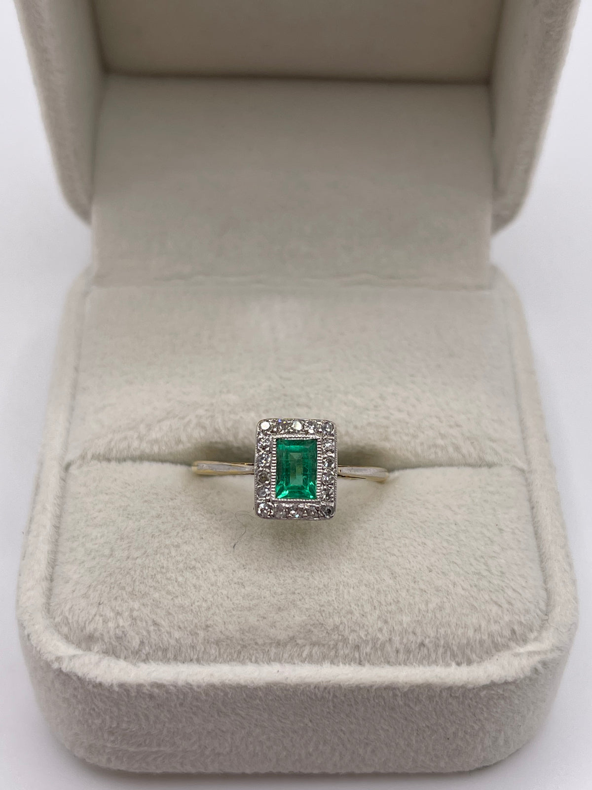 18ct gold platinum emerald and diamond ring