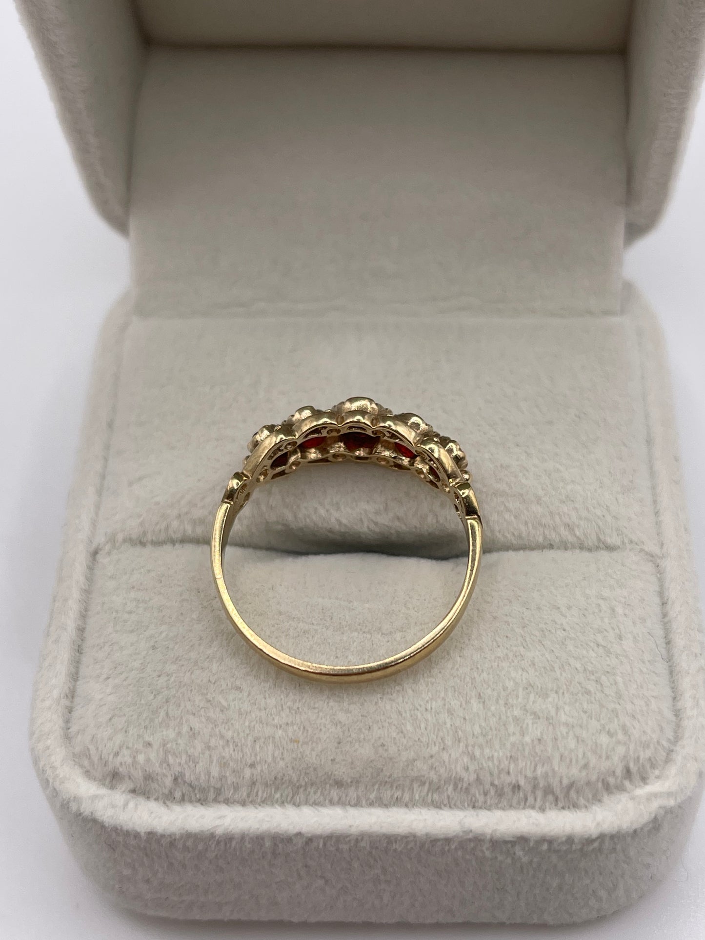 9ct gold garnet ring