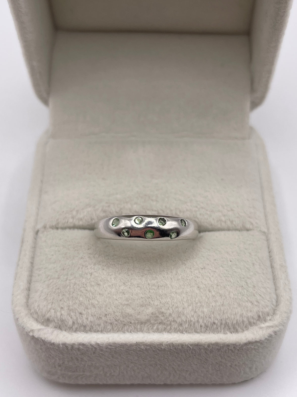 9ct white gold tsavorite garnet ring
