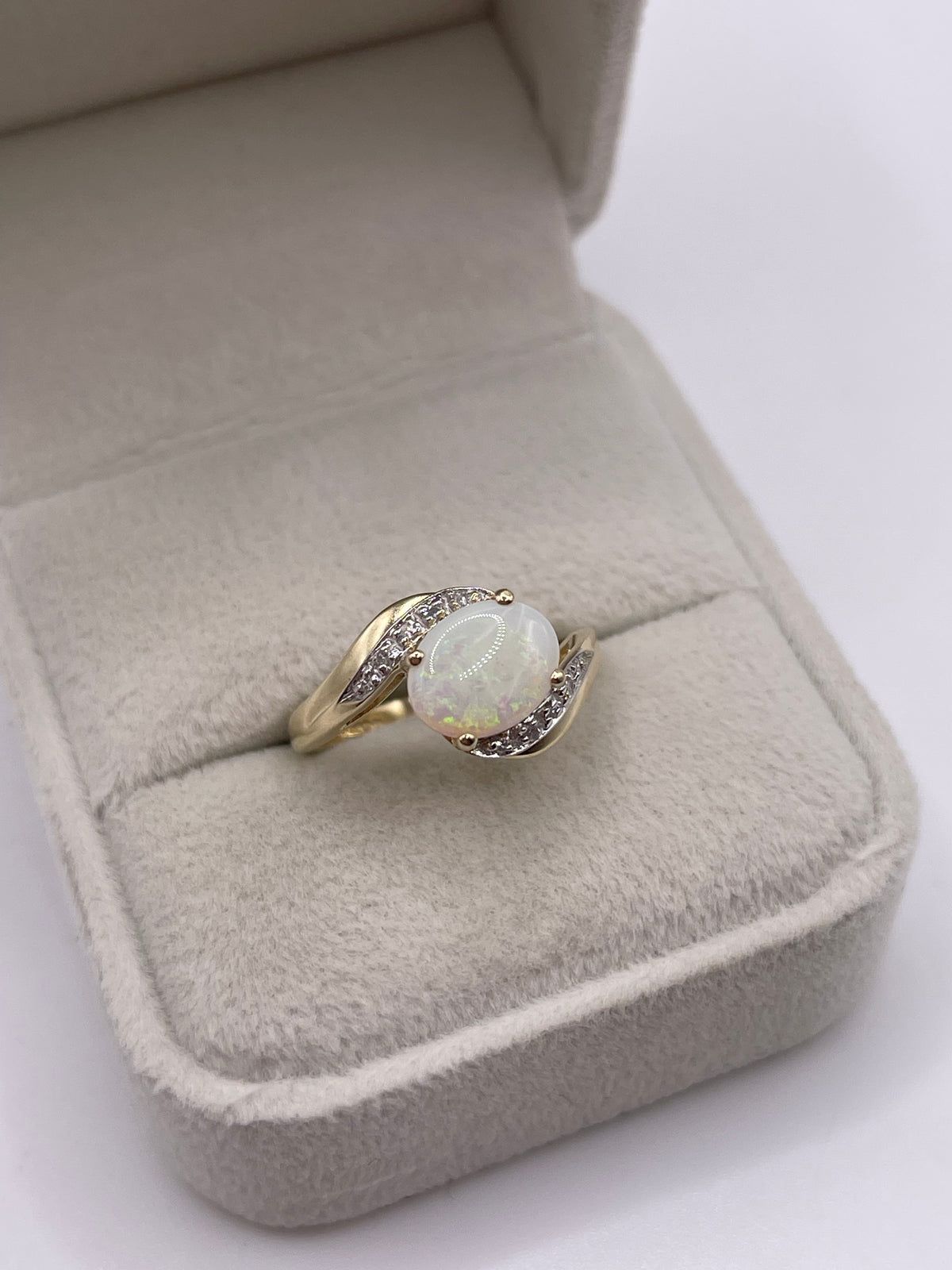 9ct gold opal and diamond ring