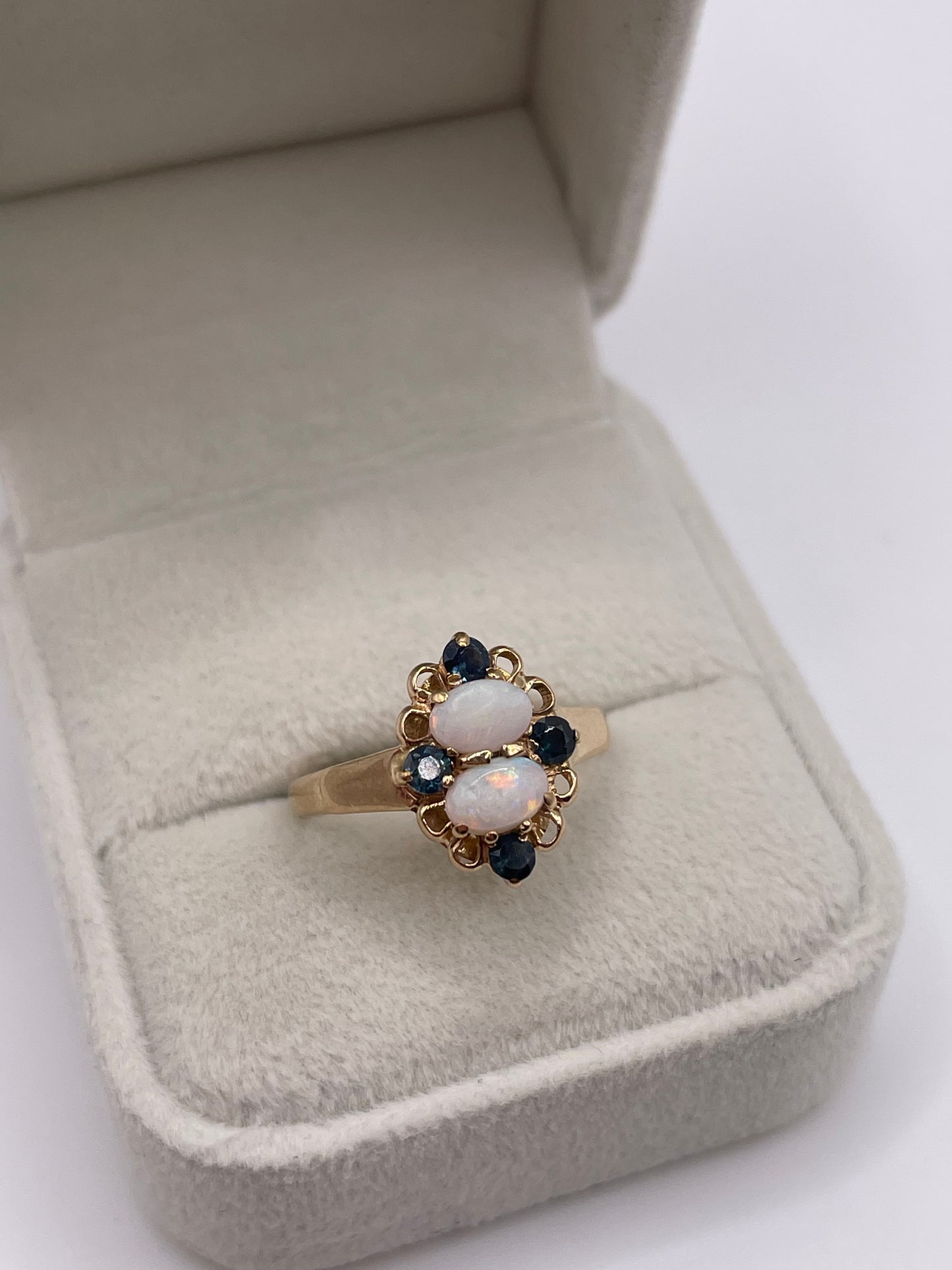 9ct gold opal and sapphire ring
