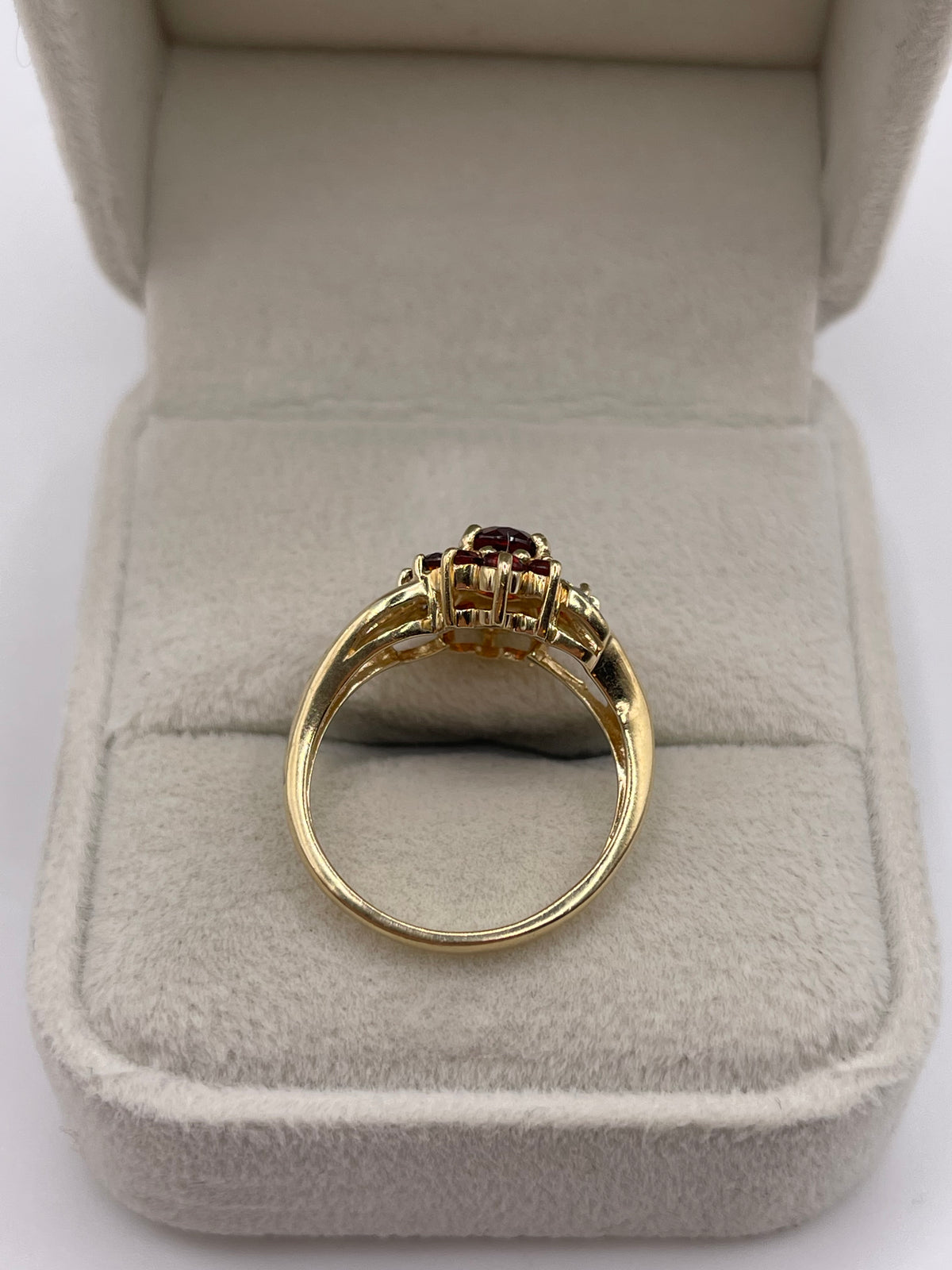 9ct gold garnet and diamond ring