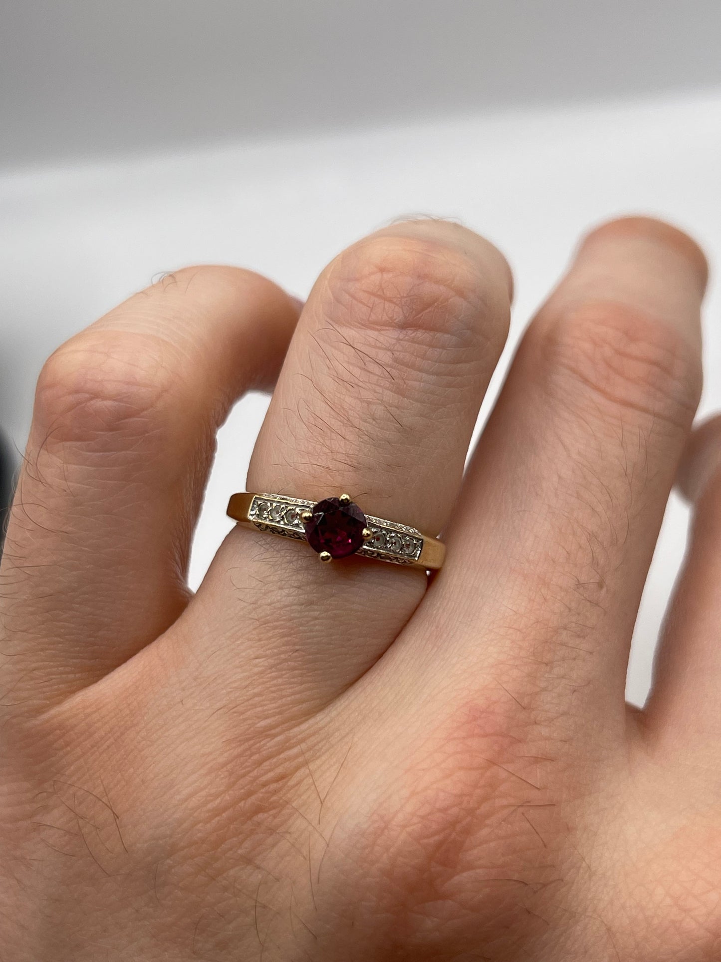 9ct gold garnet and diamond ring