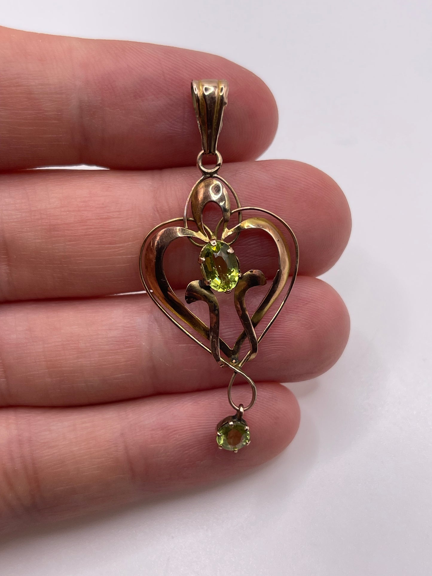 Antique 9ct gold peridot pendant
