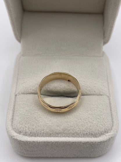 9ct gold patterned band
