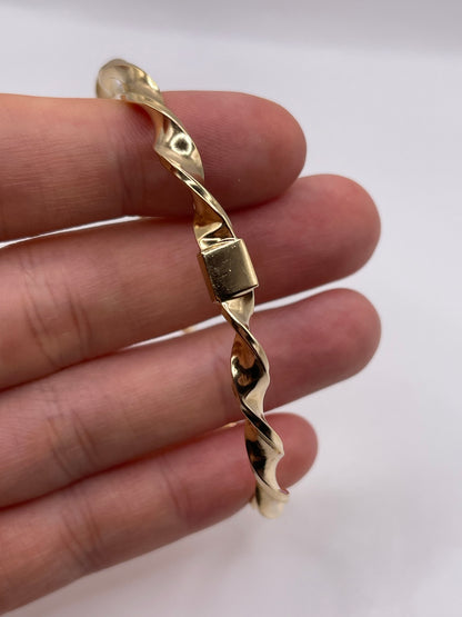 9ct gold bangle
