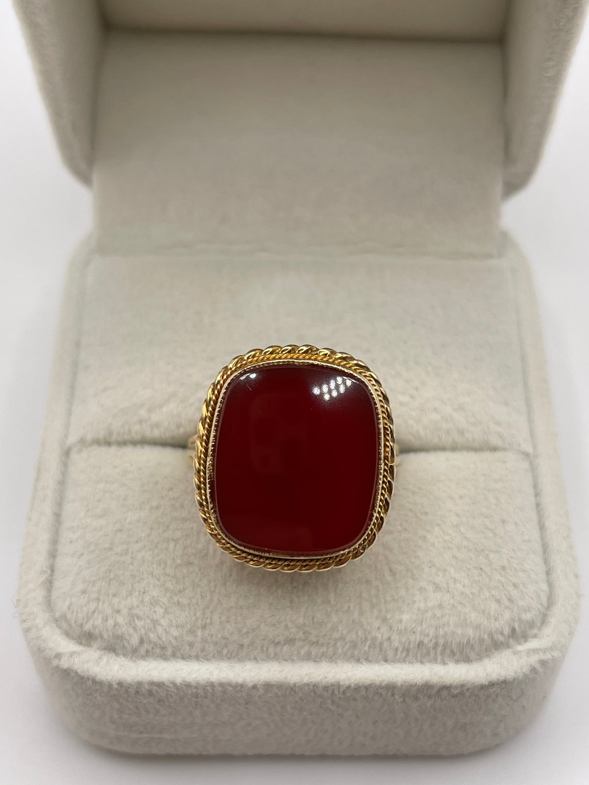 9ct gold carnelian ring
