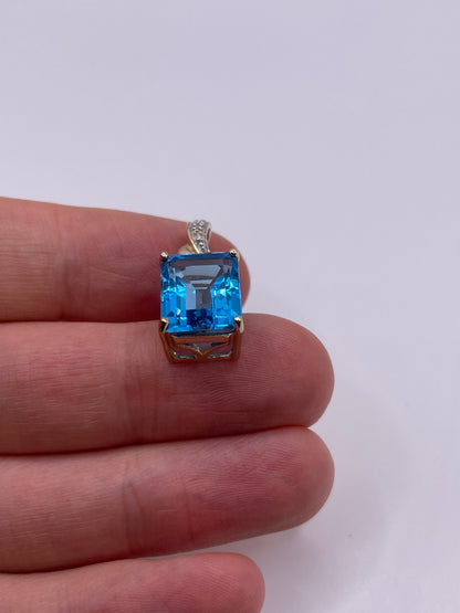 9ct gold blue topaz and diamond pendant