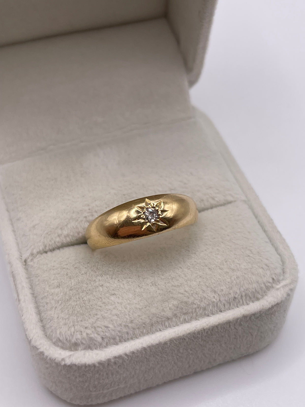 Antique 18ct gold diamond gypsy ring