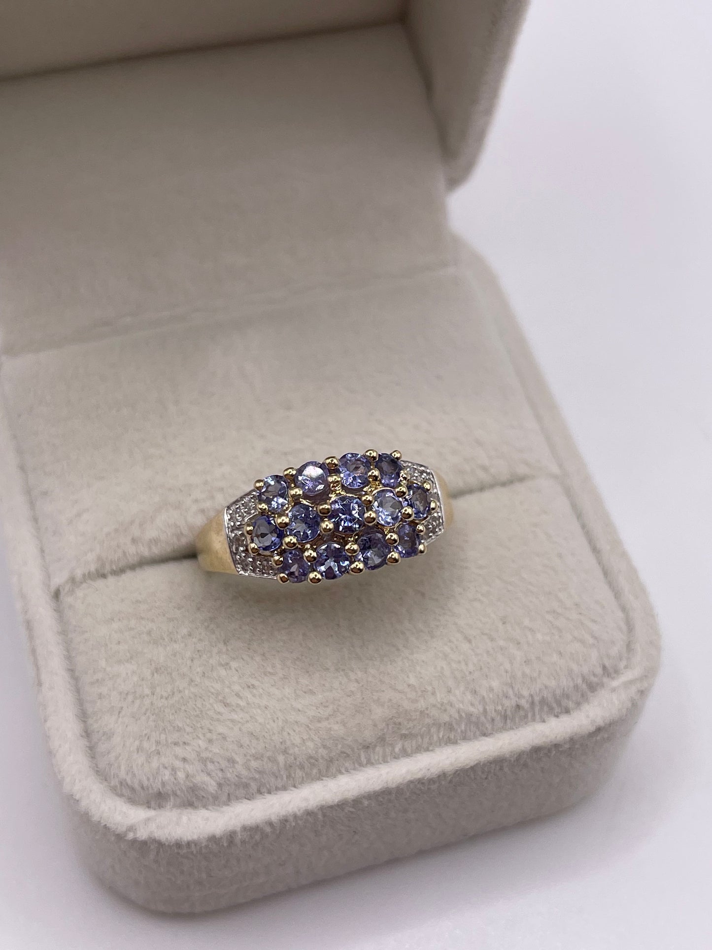 9ct gold tanzanite and diamond ring