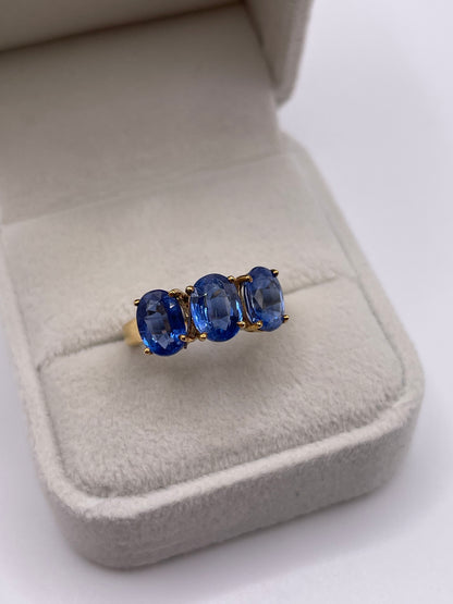 9ct gold kyanite ring