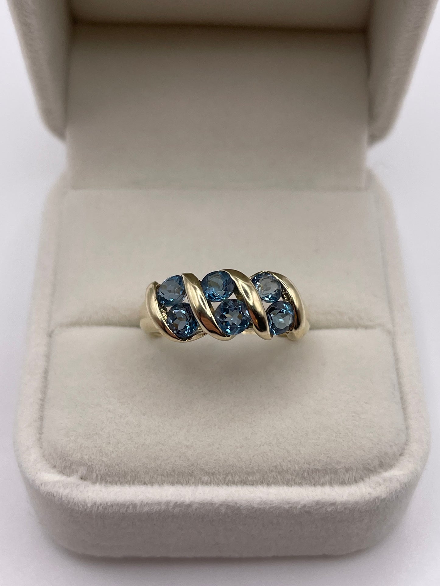 9ct gold blue topaz ring