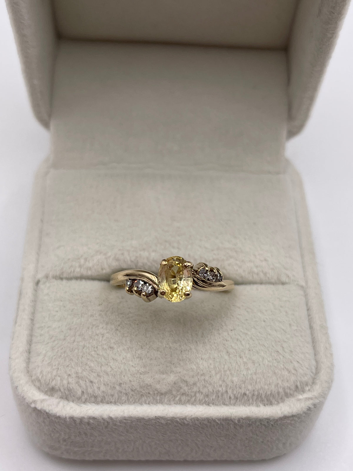 9ct gold yellow sapphire and diamond ring