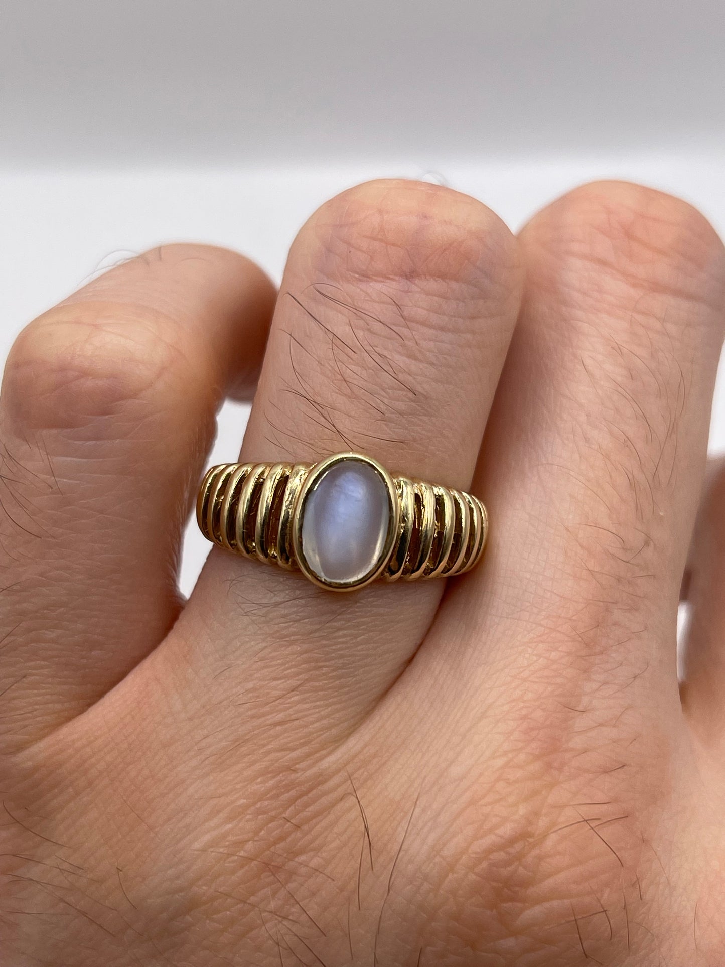 9ct gold moonstone ring