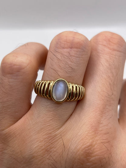 9ct gold moonstone ring