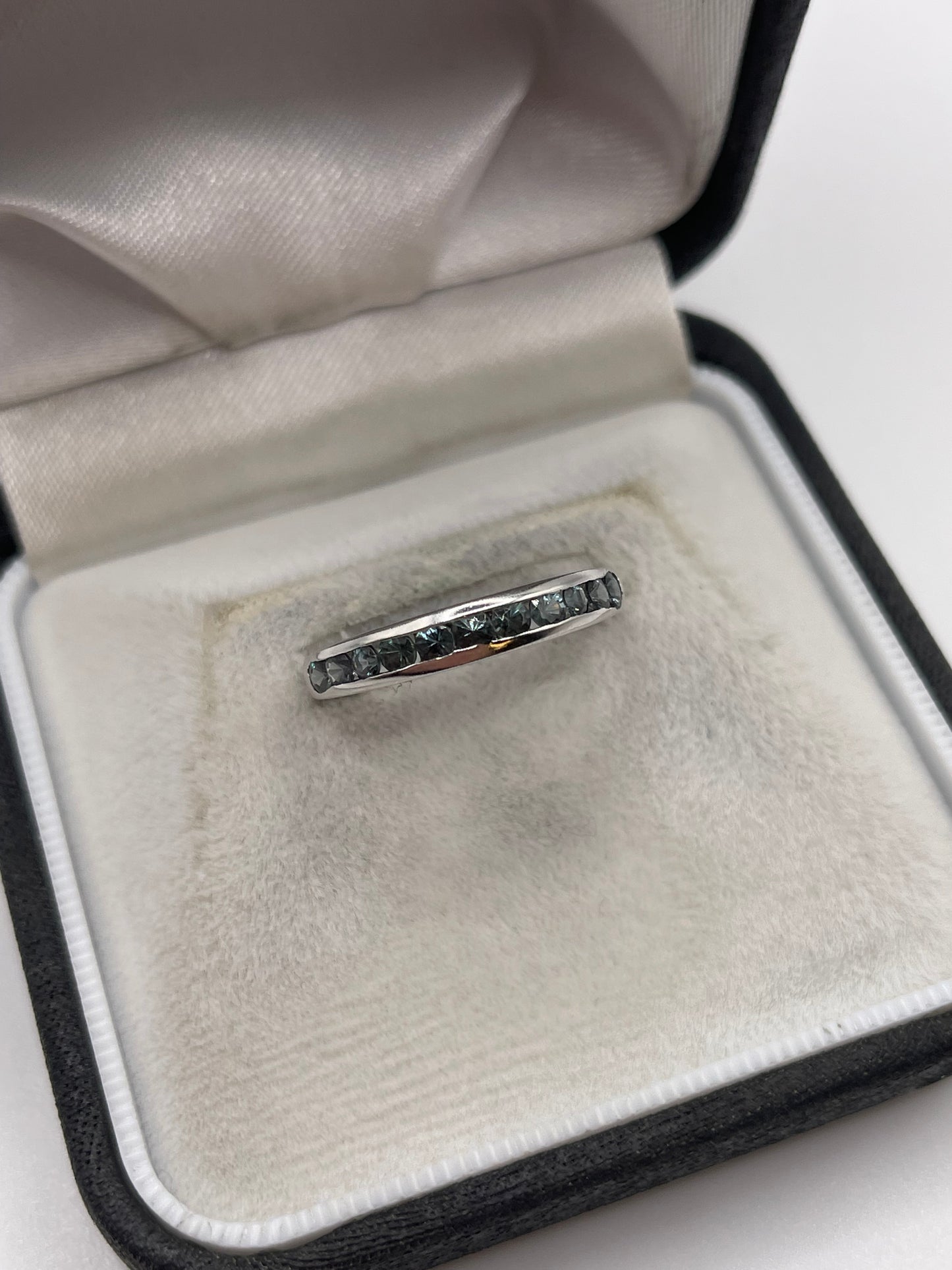9ct white gold quartz ring
