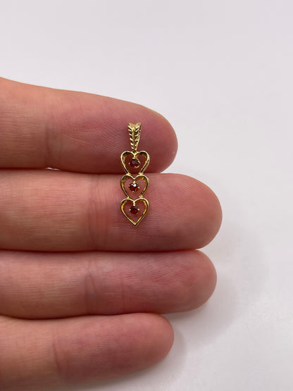 9ct gold garnet heart pendant