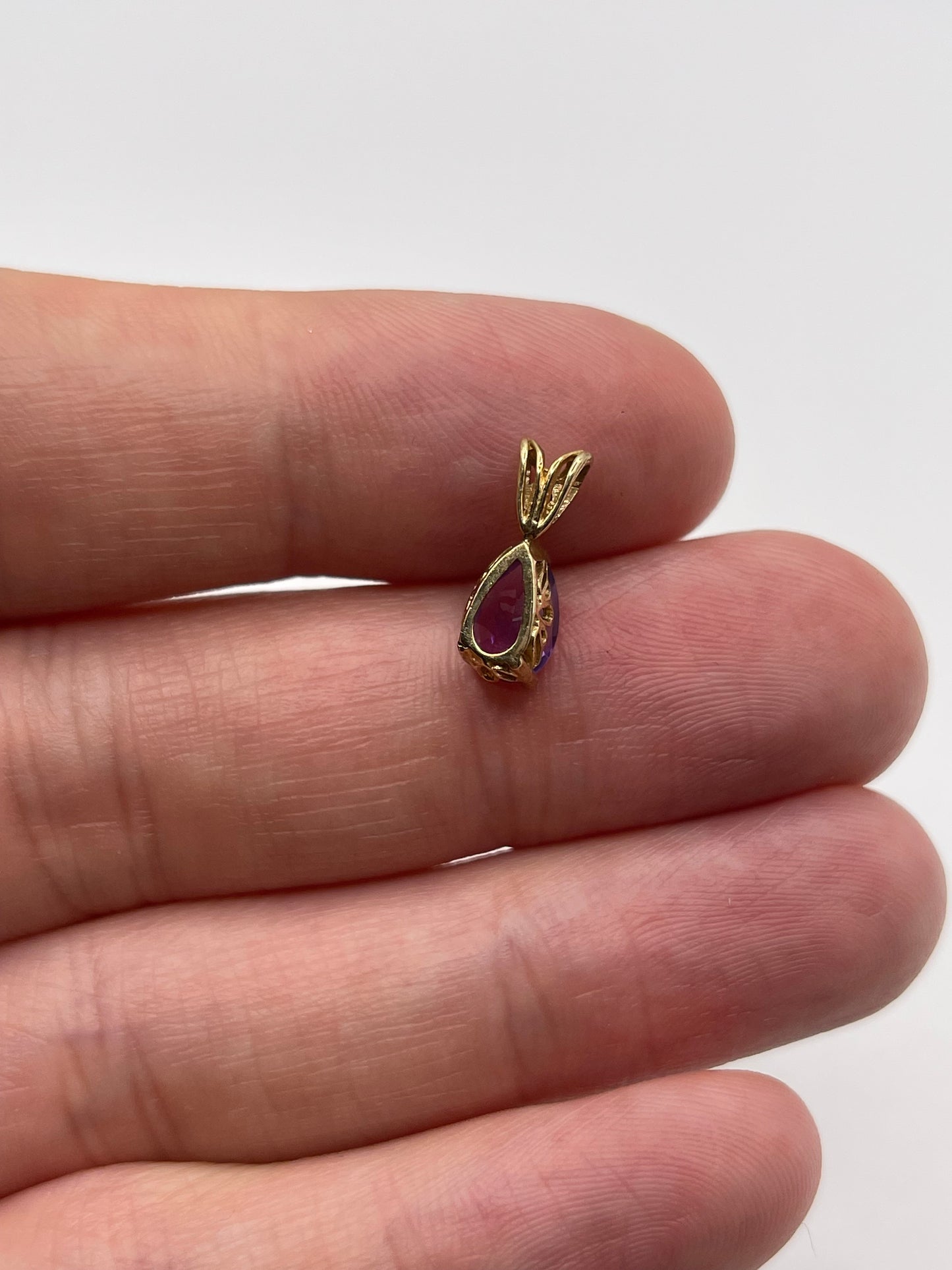 9ct gold amethyst and diamond pendant