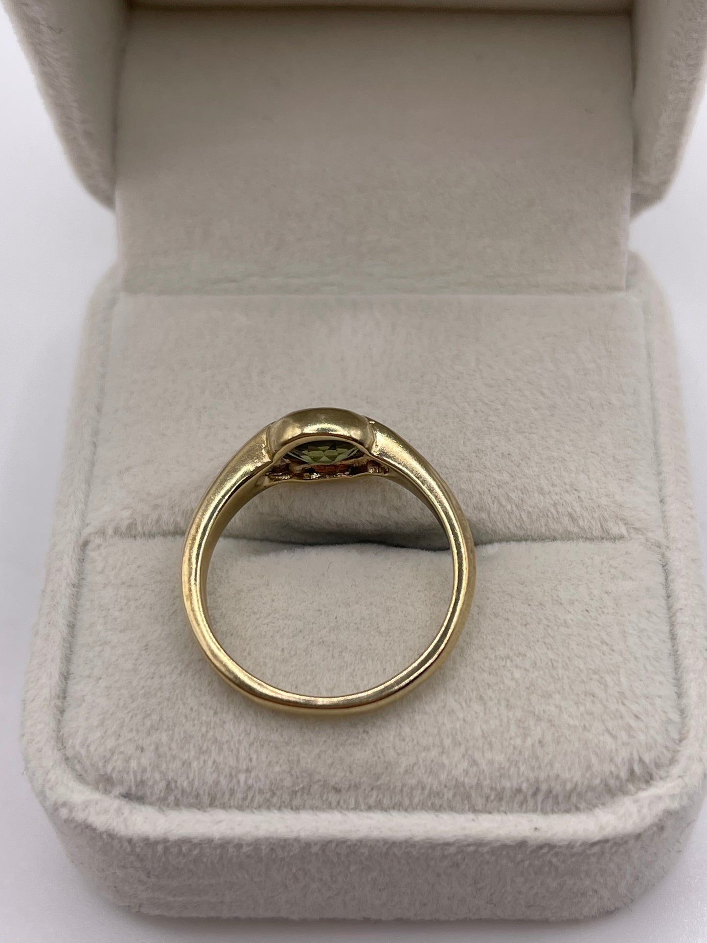 9ct gold quartz ring