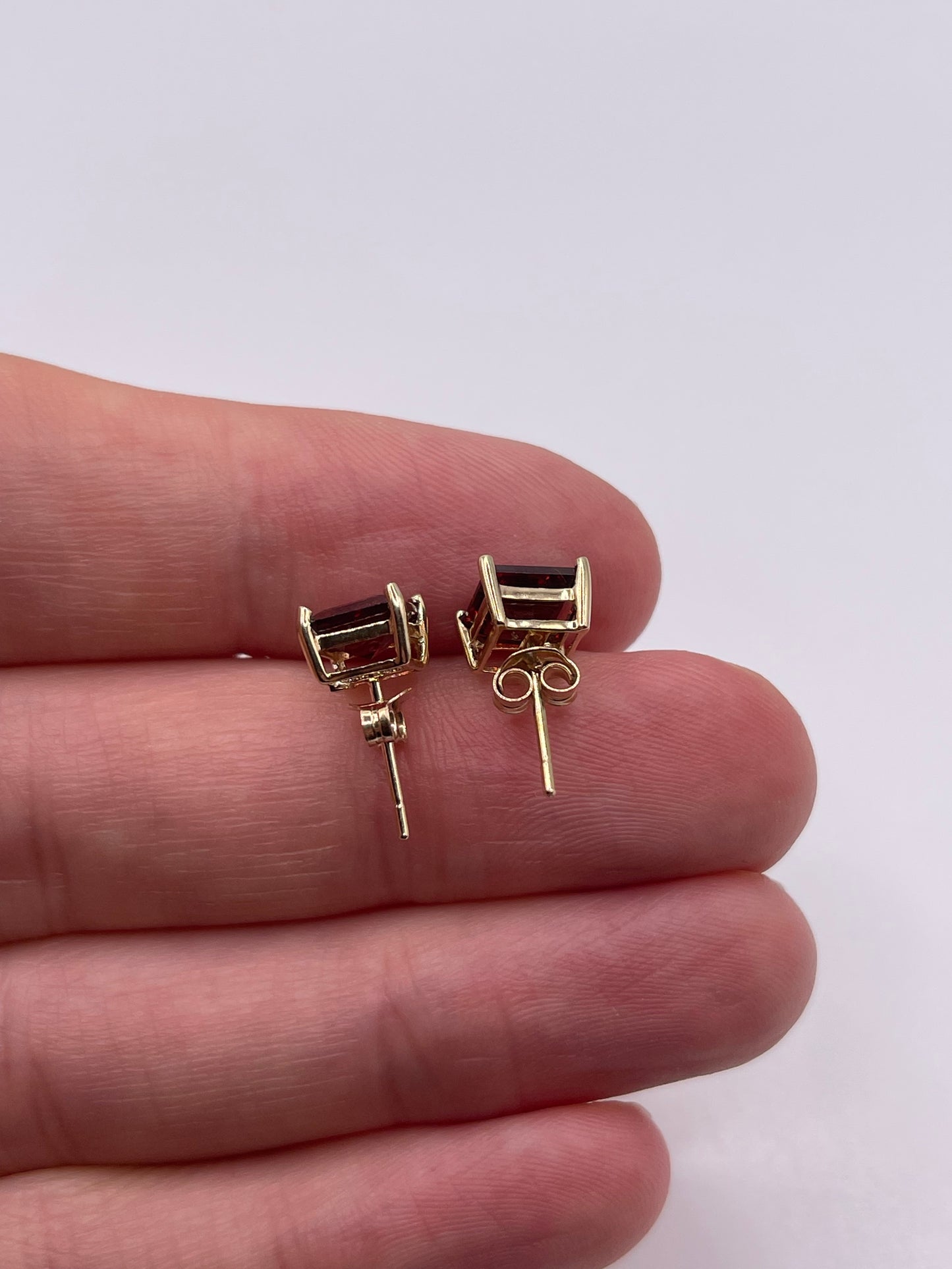 9ct gold garnet earrings