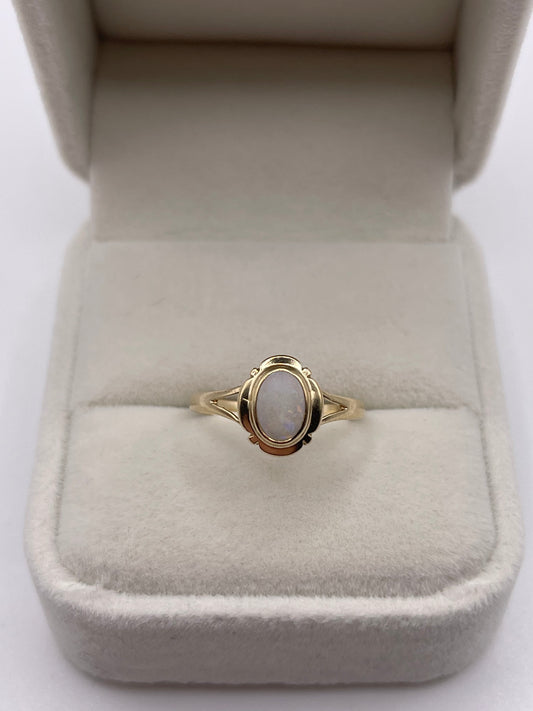 9ct gold opal ring