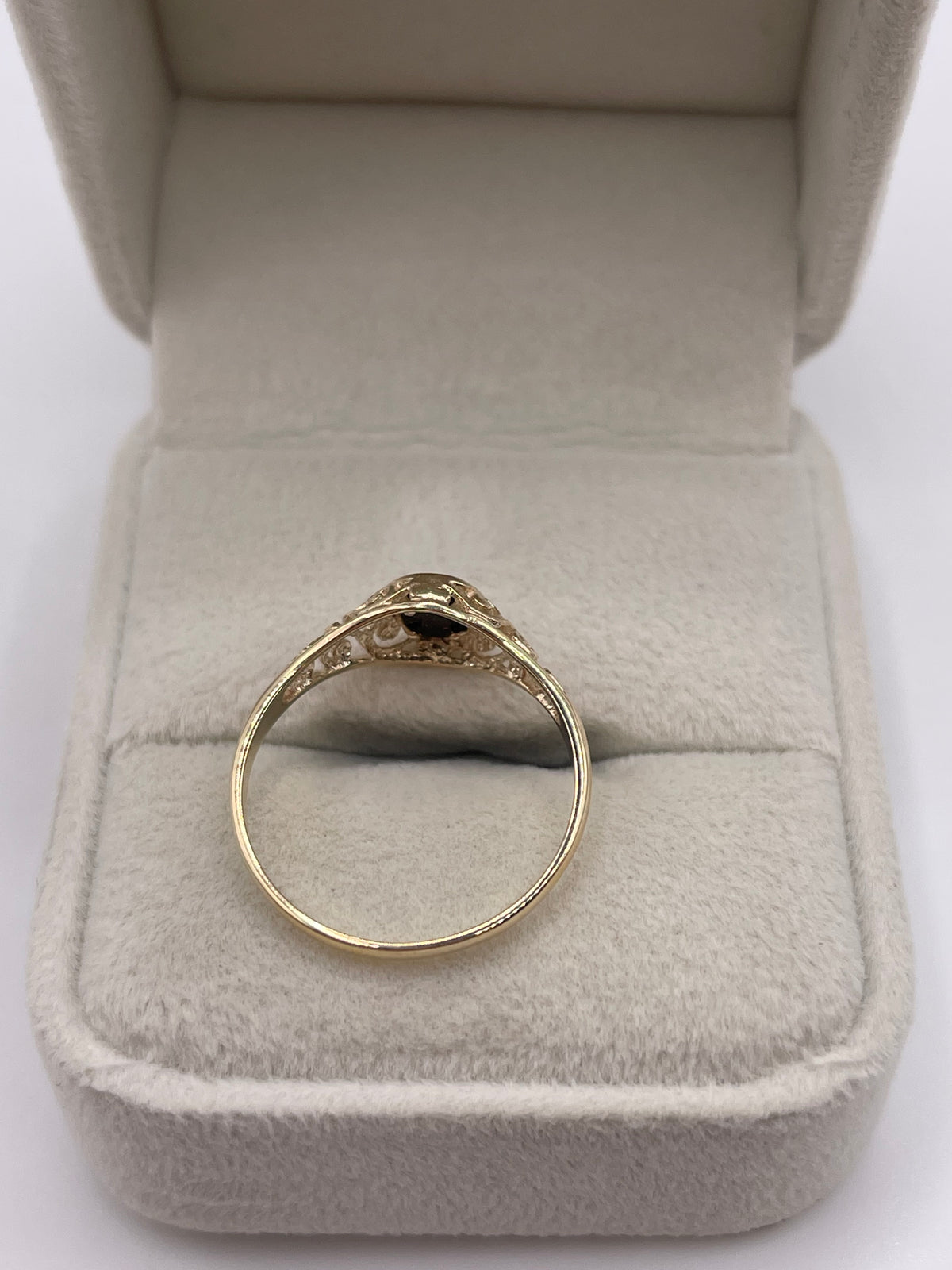 9ct gold onyx ring