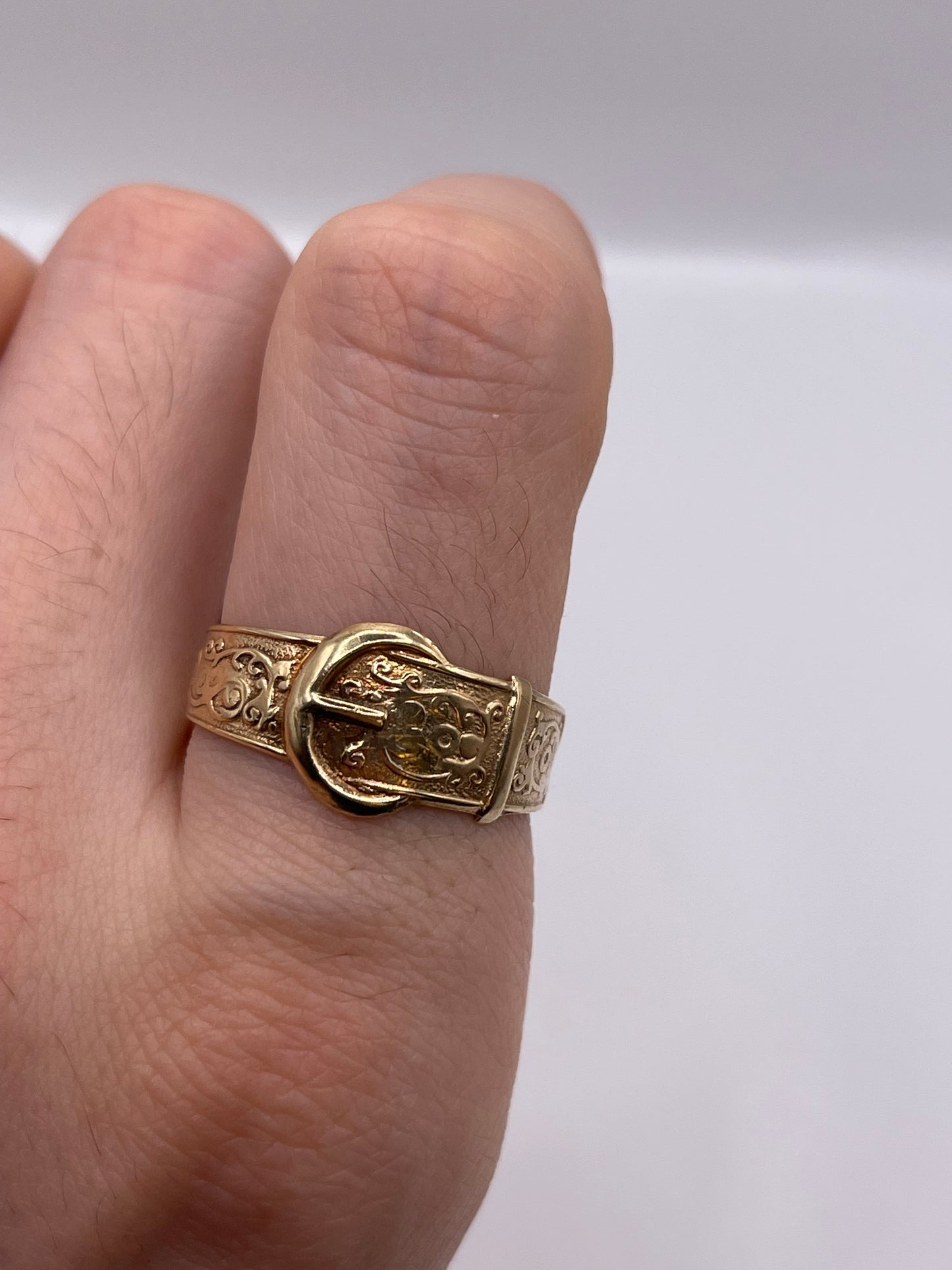 9ct gold buckle ring
