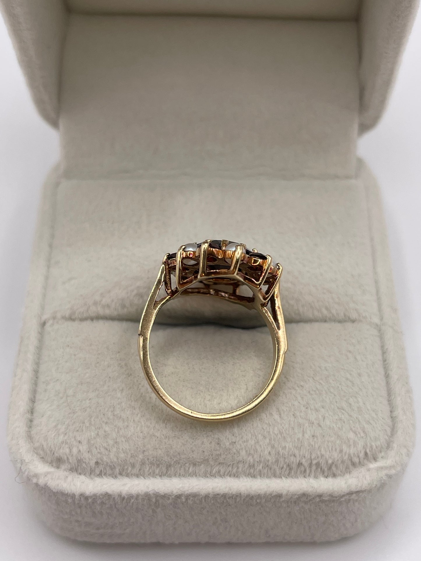 9ct gold garnet and pearl ring