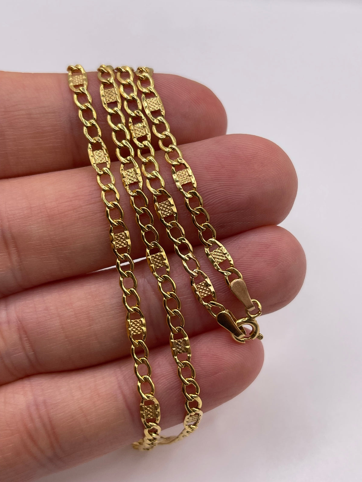 18ct gold chain 663