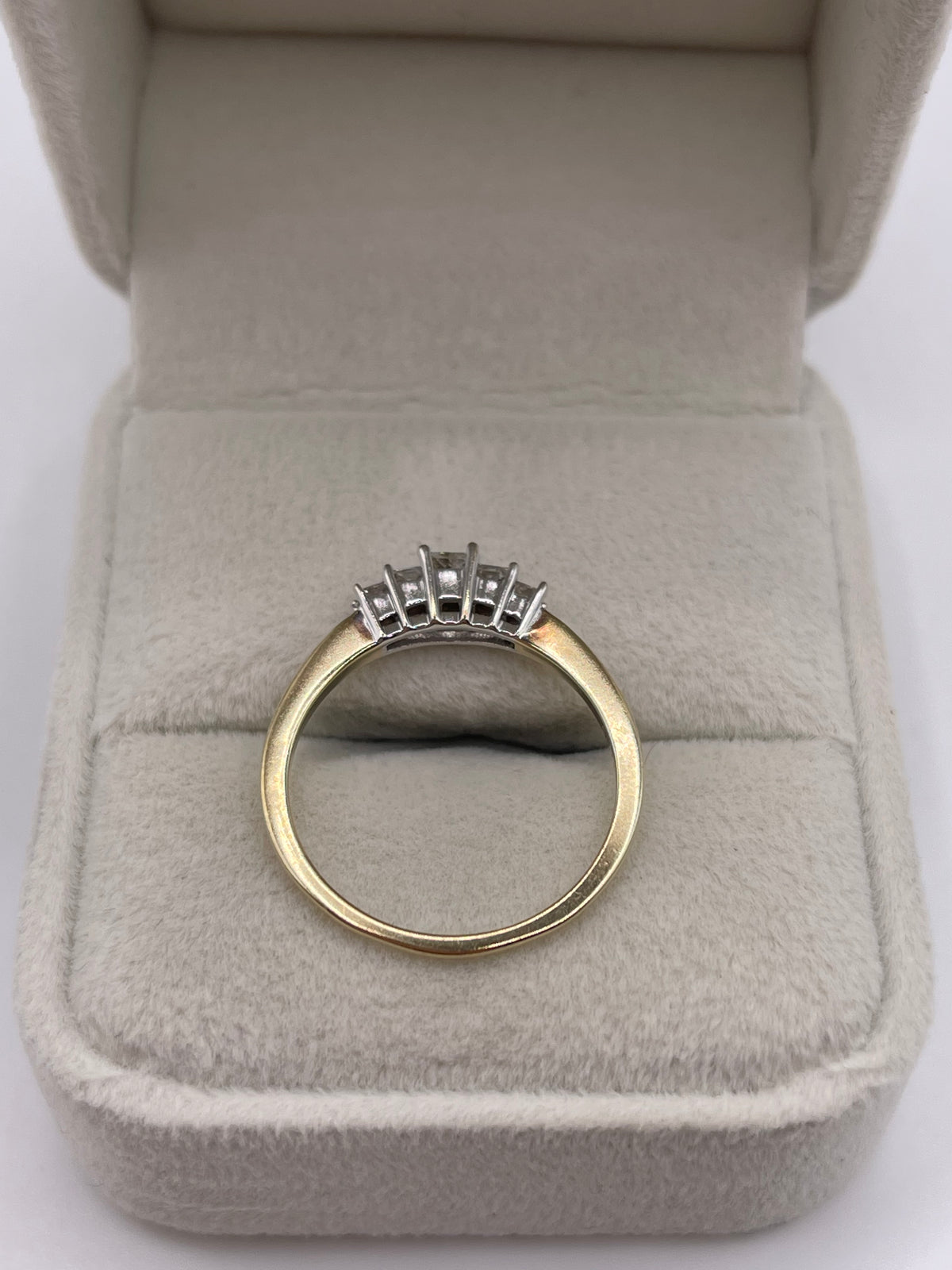 9ct gold diamond ring