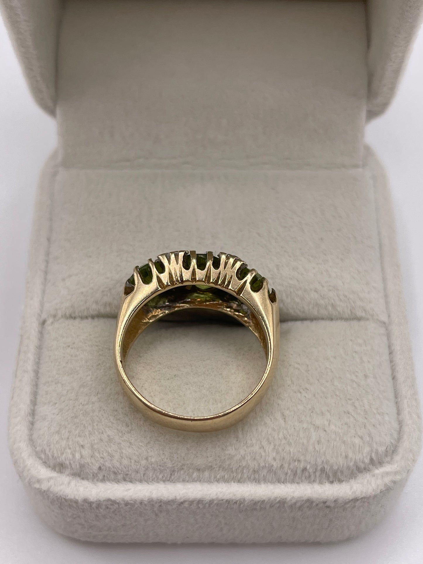 9ct gold peridot and diamond ring