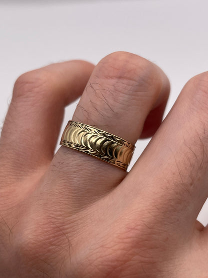 9ct gold patterned band
