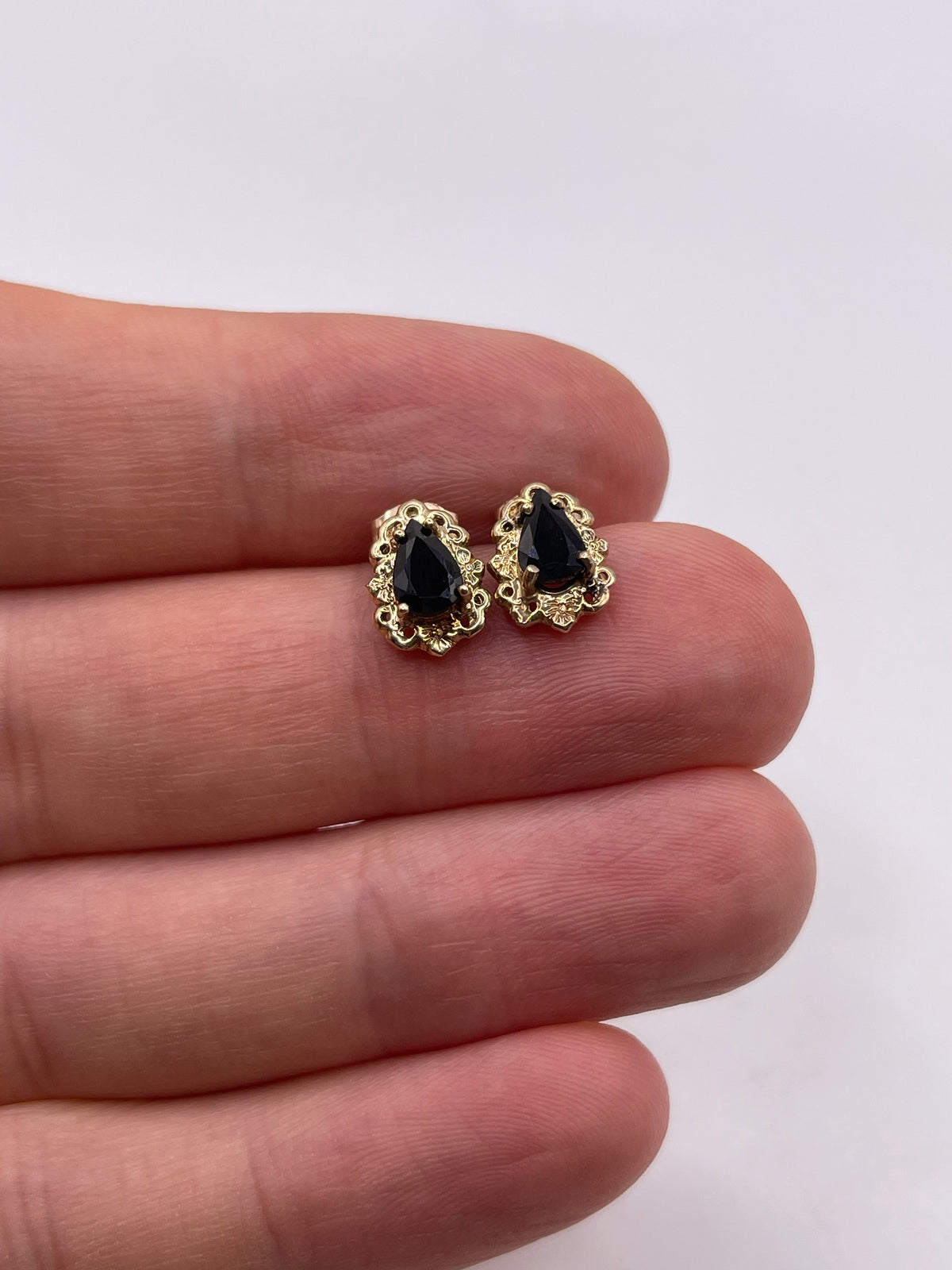 9ct gold sapphire earrings