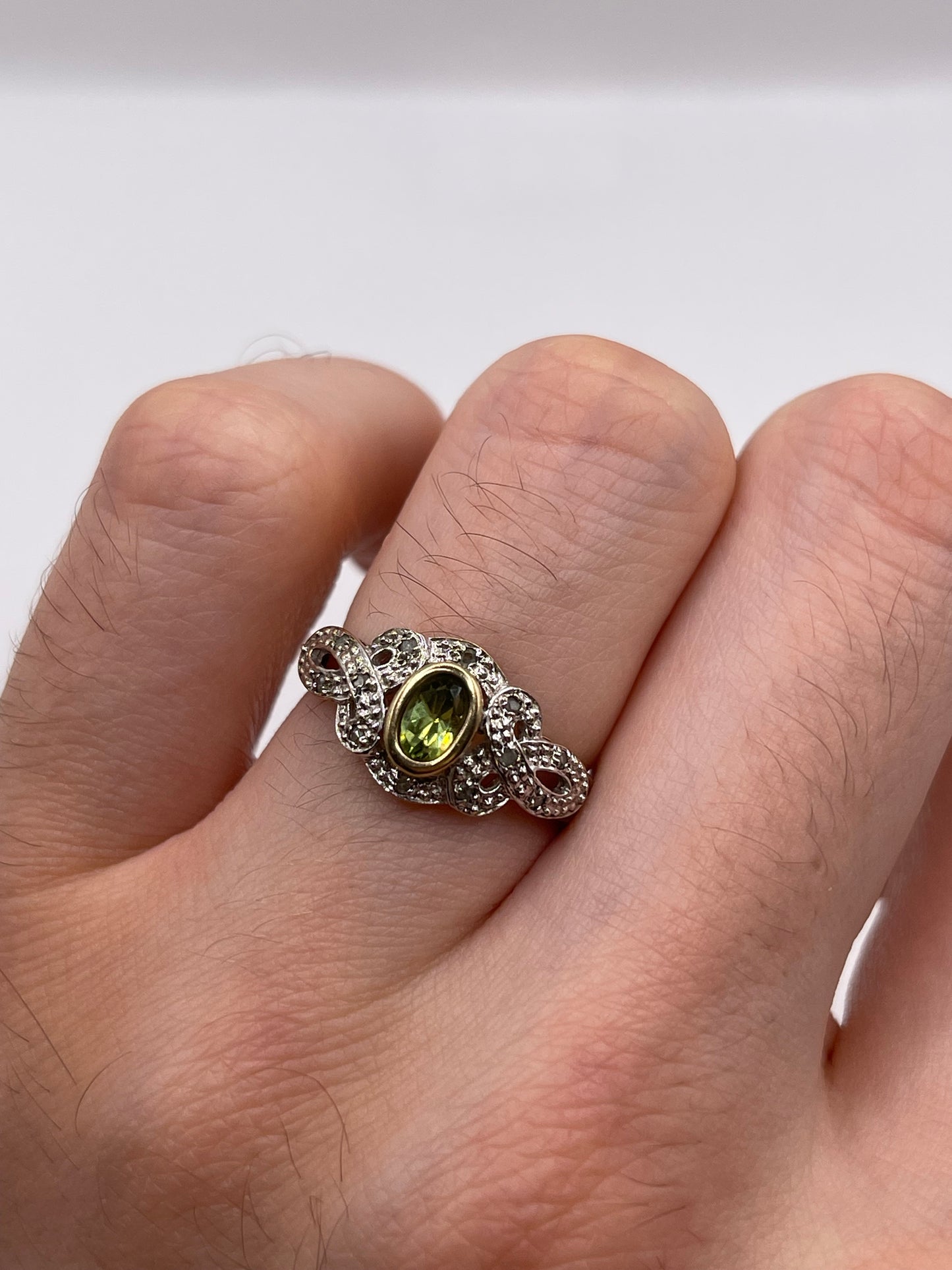 9ct gold peridot and diamond ring