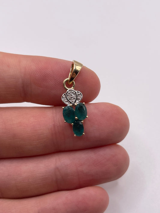 9ct gold quartz and diamond pendant